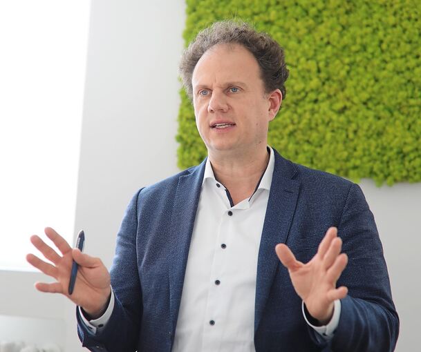 Seit seinem Amtsantritt im September 2019 hat Ludwigsburgs Oberbürgermeister Matthias Knecht mit dem Thema Stadtbahn zu tun.