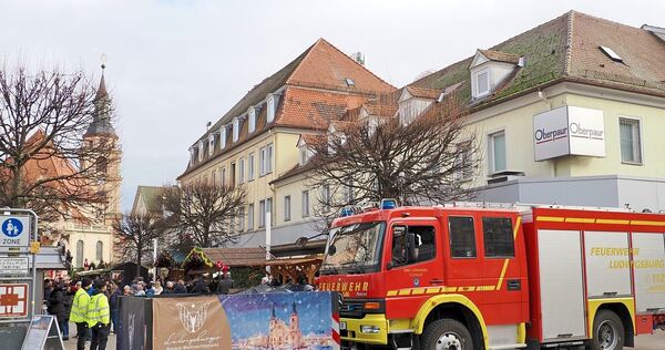 Nach dem Anschlag auf dem Magdeburger Weihnachtsmarkt vor einem Jahr hat anderntags in Ludwigsburg die Feuerwehr ergänzend die Zufahrten zum Markt erschwert.