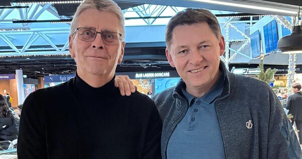 Sportminister Gudmundur Ingi Kristinsson (l.) und Oskar Armannsson.