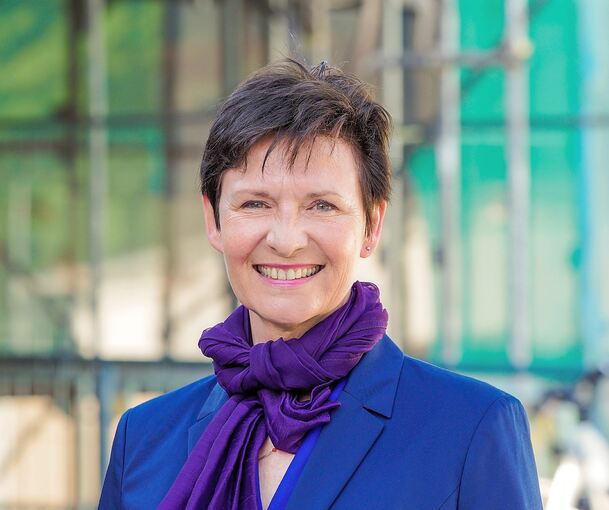 Die Kandidaten für die Nachfolge von Bürgermeisterin Barbara Schoenfeld bringen sich in Stellung. Die Wahl ist am 8. November.