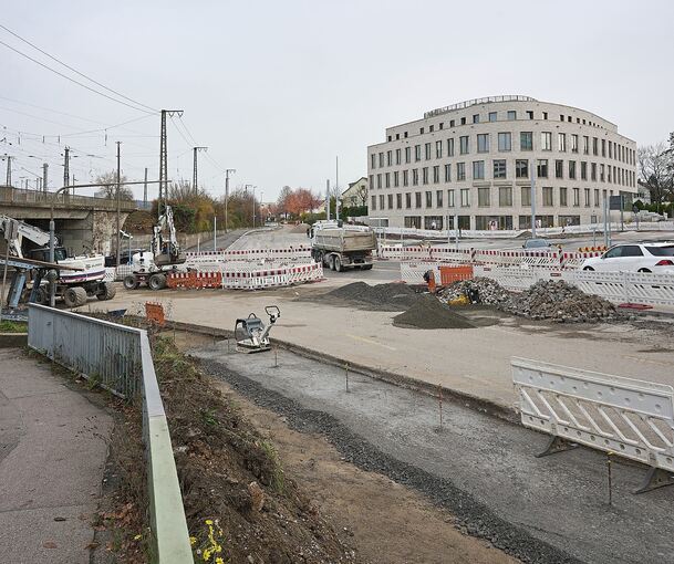 Das Poststräßle (im Hintergrund) bleibt ebenso deutlich länger gesperrt wie die Freiberger Straße (rechts) – zum Verdruss von Stadträten.