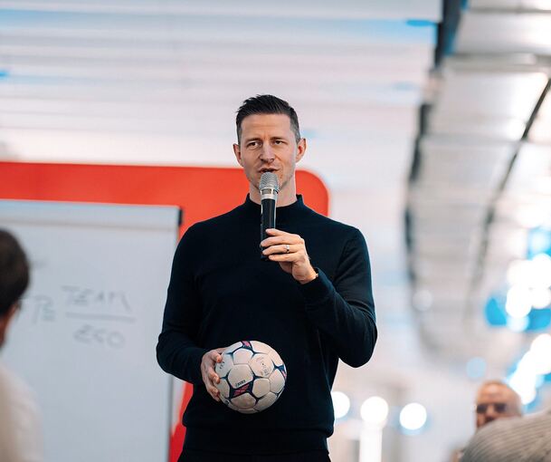 Ex-Nationalspieler Martin Strobel bei seinem Vortrag.