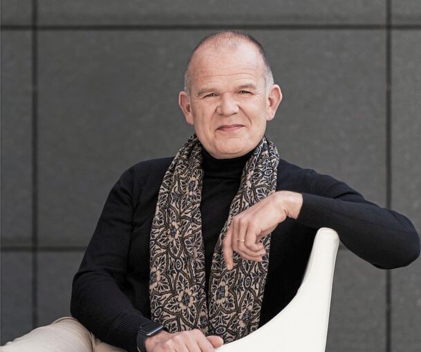 François-Xavier Roth bereitet das SWR Symphonieorchester auf ein Konzert zu Ehren des 90-jährigen Helmut Lachenmann vor.