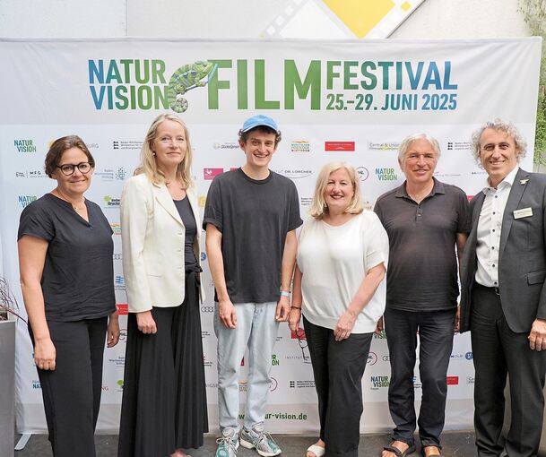 So kommen sie zur Eröffnung nicht mehr zusammen: Das 24. Naturvision-Festival dieses Jahr war vorerst das letzte. Festivalleiterin Beatrix Wesle (3.v.r) hat gekündigt.