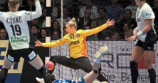 Starker Rückhalt: Deutschlands Katharina Filter.