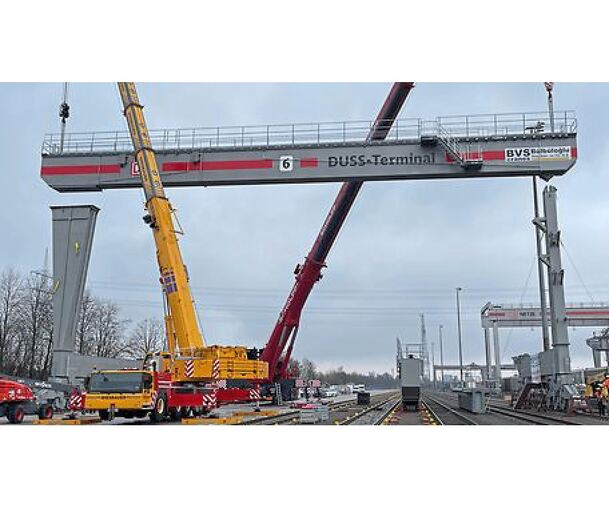 Montage des ersten, sogenannten Portalkrans auf dem Containerbahnhof Kornwestheim: Er kann Lasten bis zu 41 Tonnen heben. Montage des ersten, sogenannten Portalkrans auf dem Containerbahnhof Kornwestheim: Er kann Lasten bis zu 41 Tonnen heben.