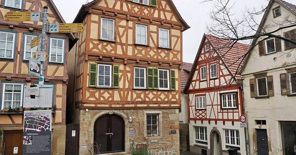 Die Stadt will das Gebäude Niklastorstraße 21 verkaufen.