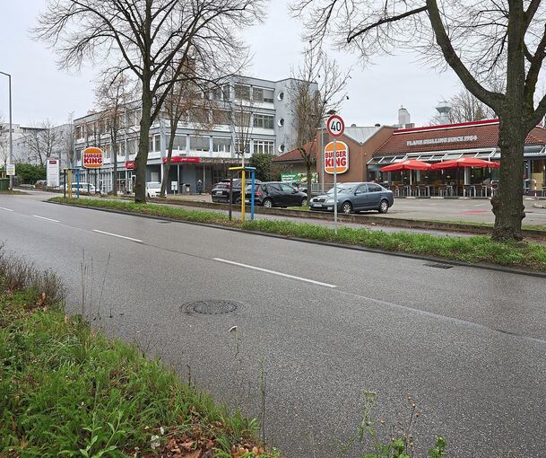 Die Mittelinsel ist kein Thema mehr. Doch an welcher Stelle in der Schwieberdinger Straße macht die stationäre Radarkontrolle wirklich Sinn?