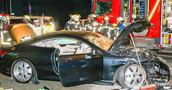 Schwieberdinger Straße am Abend des 20. März: Mit diesem AMG Mercedes erfasst der Fahrer einen Kleinwagen, zwei junge Frauen sterben.