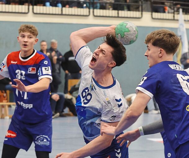 Finn Joneleit (links) und der SVK befinden sich aktuell an der Spitze der 3. Liga.