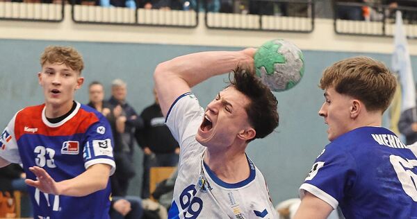 Finn Joneleit (links) und der SVK befinden sich aktuell an der Spitze der 3. Liga.