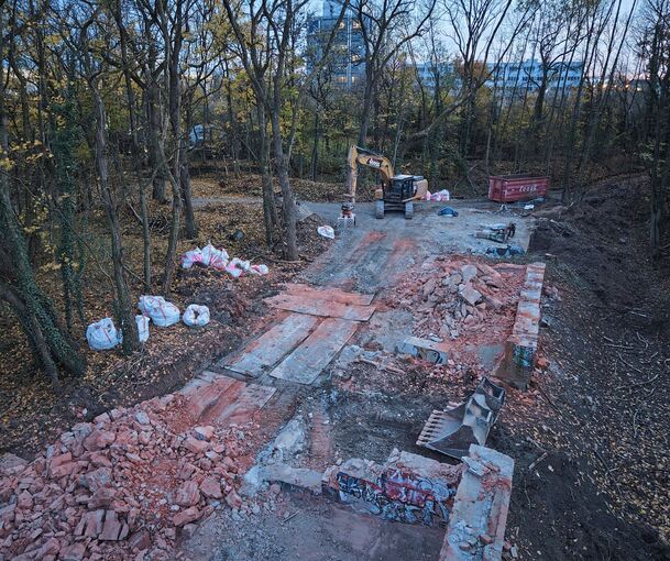 Die Bima reißt die alten Schießanlagen im Osterholzwald ab.