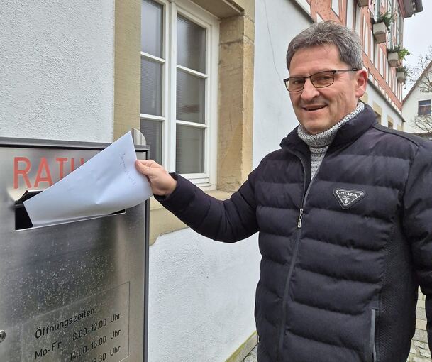 Hat seine Unterlagen für die Bürgermeisterwahl am 8. Februar eingereicht: Frank Hornek, seit 32 Jahren Rathauschef in Kirchberg.