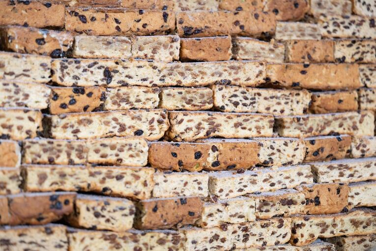 Dresdner Bäcker arbeiten an Riesenstollen für das Stollenfest