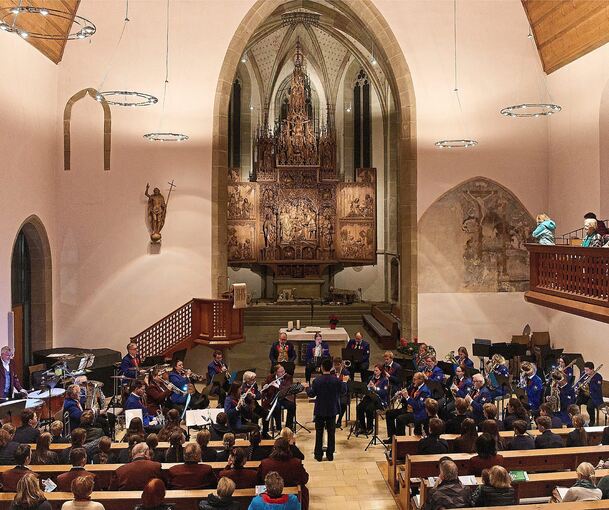 Die Atmosphäre in der Stadtkirche ist gespannt und würdevoll.
