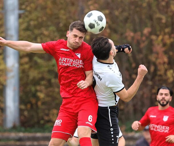 Janis Feufel (l.) und das Löchgauer Team sind seit einem Jahr ungeschlagen. Archivoto: Baumann