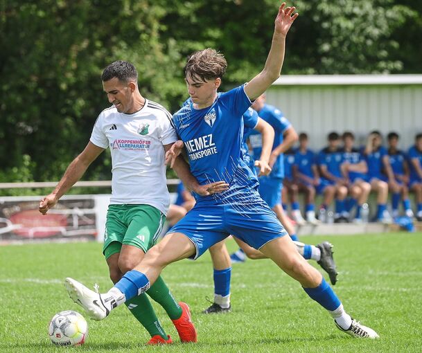 Kaan Mehmet (rechts), hier in einem Testspiel gegen den TSV Heimerdingen, wird für die U19 des SGV Freiberg zum Aufstiegshelden.