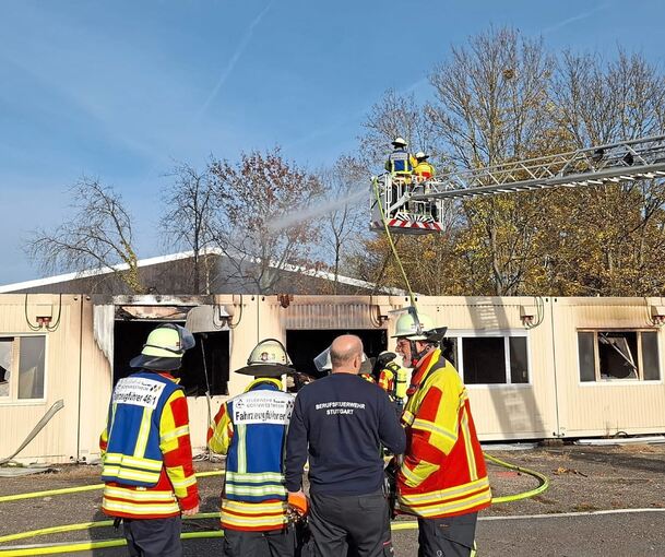 Am 13. November hat es in einer der beiden Containerwohnanlagen an der Stuttgarter Straße gebrannt. Nicht zuletzt als Reaktion darauf setzt die Stadtverwaltung nun einen Sicherheitsdienst in der Unterkunft ein.