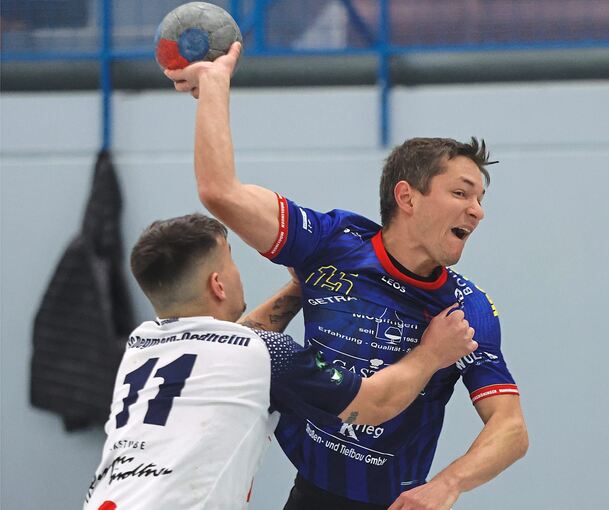 Philipp Schaaf (rechts) trifft für die HSG Leudelsbach.