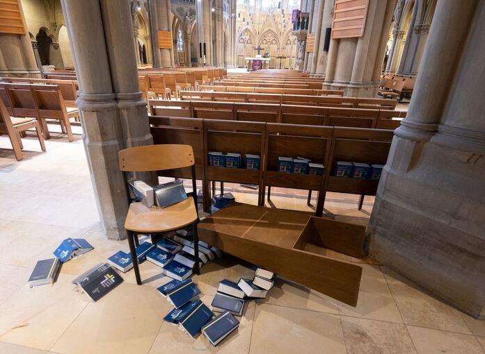 Unbekannte verwüsten Kirche in Stuttgart Unbekannte verwüsten Kirche in Stuttgart