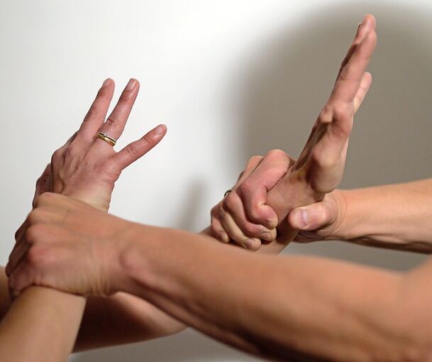 Immer mehr Frauen zeigen ihre gewalttätigen (Ex-)Partner an.