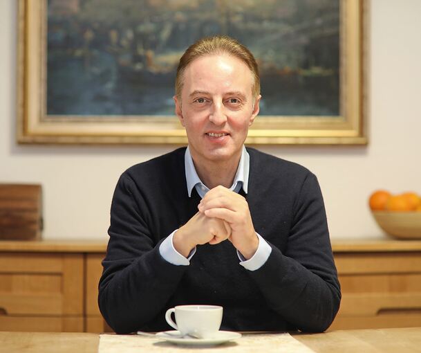 Der Ludwigsburger SPD-Abgeordnete Macit Karaahmetoğlu, der Sahra Wagenknecht trotzt, und über die Neuauszählung der Bundestagswahl zu befinden hat.