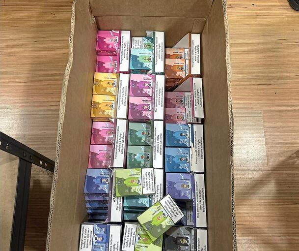 In einem der beiden kontrollierten Geschäfte in der Ludwigsburger Innenstadt stellte der Zoll 175 unversteuerte Vapes sicher. In einem der beiden kontrollierten Geschäfte in der Ludwigsburger Innenstadt stellte der Zoll 175 unversteuerte Vapes sicher.