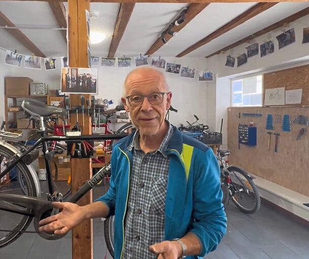 Wilfried Ege, ehrenamtlicher Mitarbeiter in der Fahrradwerkstatt "Rad und Tat".