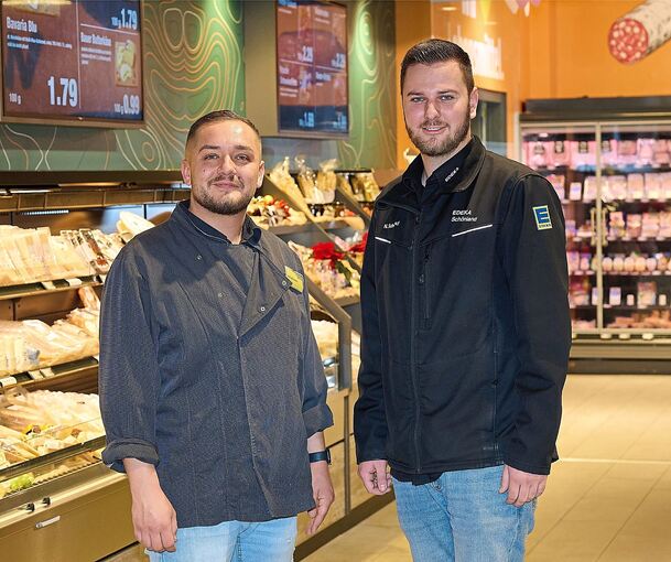 Abteilungsleiter Edin Podbicanin (links) und Geschäftsführer Nick Schönland sind bereit für den Weihnachtsansturm.