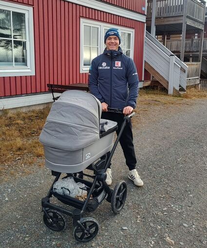 Biathlet Justus Strelow mit seinem Sohn Biathlet Justus Strelow mit seinem Sohn