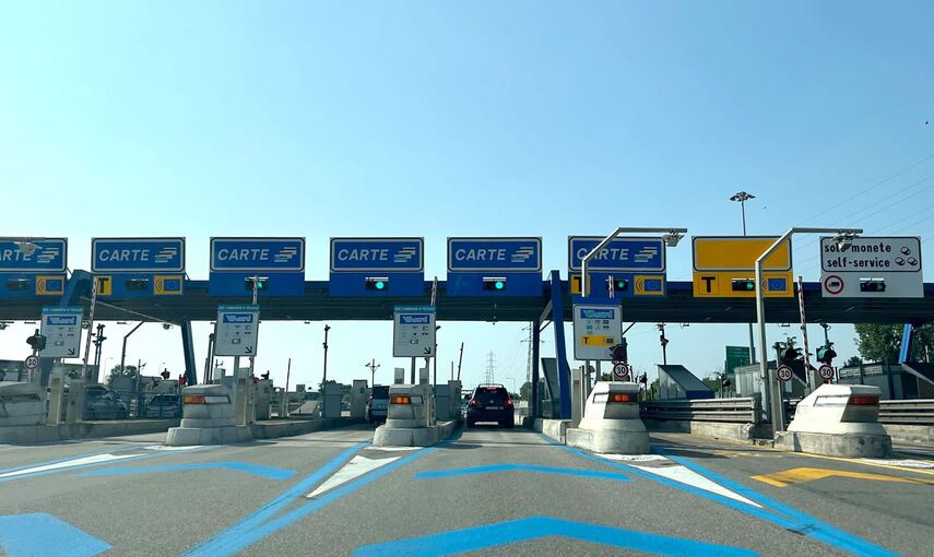 Mautstelle auf italienischer Autobahn Mautstelle auf italienischer Autobahn