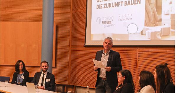 Stadtverwaltung und Vertreter von „littlebigFuture“ stellen das Konzept für die neue Kita in Sachsenheim vor.