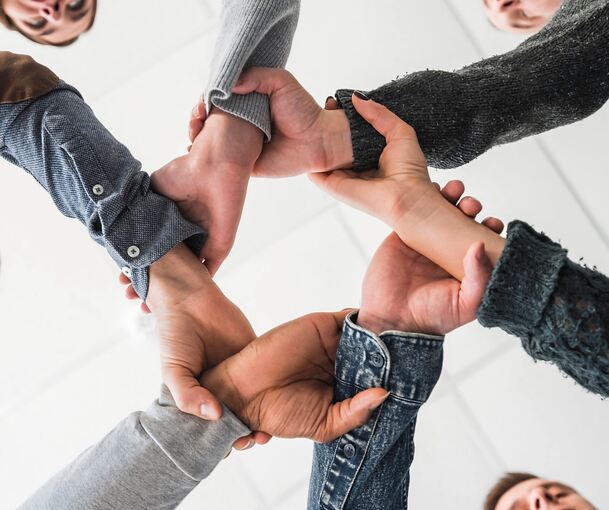 Die Unternehmenskultur beeinflusst die Zusammenarbeit zwischen Kollegen und Vorgesetzten. Die Unternehmenskultur beeinflusst die Zusammenarbeit zwischen Kollegen und Vorgesetzten.