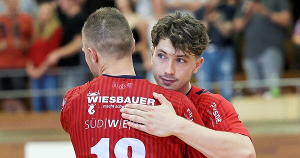 Besonderes Spiel: Kapitän Fabian Wiederstein und Fynn Nicolaus (rechts) stehen vor einem außergewöhnlichen Aufeinandertreffen.