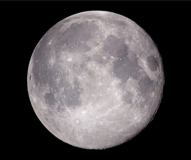 So gut wie auf diesem Bild ist der Vollmond im Dezember wohl nicht zu sehen.