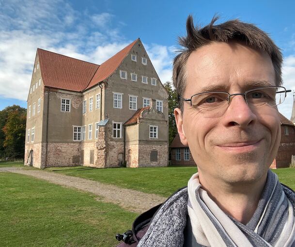 Gunnar Peters ist Vorsitzender des Fördervereins, der sich um Schloss Ludwigsburg in der Nähe von Greifswald kümmert.