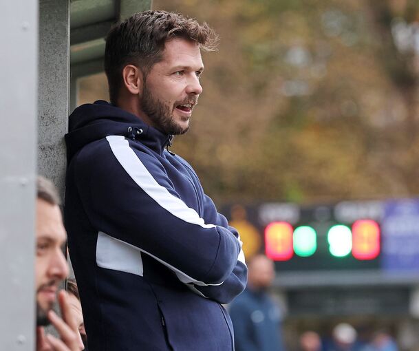 Spvgg-Trainer Simon Herbst ist froh, dass sich sein Team noch einmal präsentieren darf, um den Jahresabschluss möglichst versöhnlich gestalten zu können.