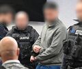 Der Hauptangeklagte G. steht in Stuttgart im Gerichtssaal.