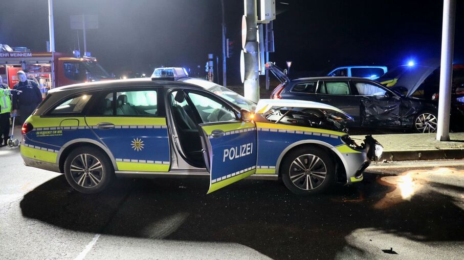 Unfall mit Polizeiauto Unfall mit Polizeiauto
