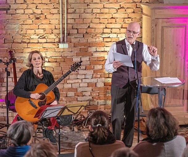 Rudolf Guckelsberger und Barbara Gräsle bei ihrem Auftritt im Eiskeller.