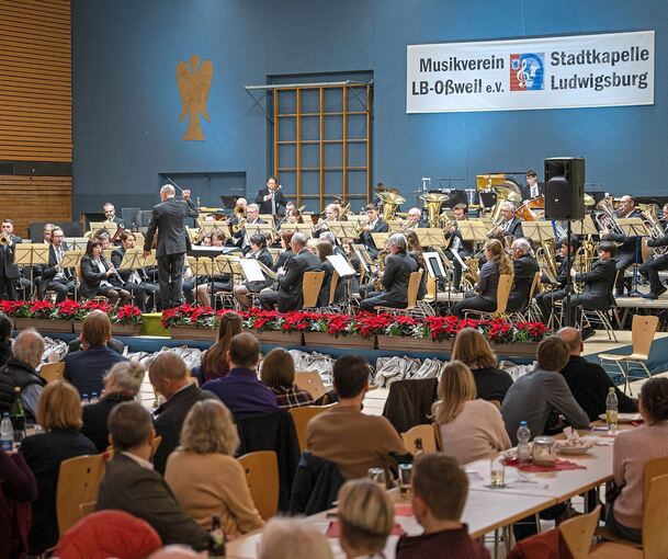 Die Oßweiler Mehrzweckhalle ist zum Doppelkonzert gut besucht.