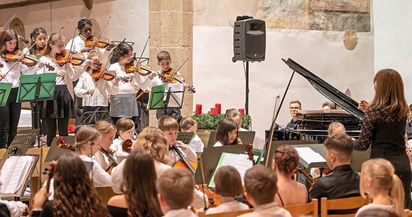Die jungen Musiker haben am Freitag für eine volle Stadtkirche gesorgt.