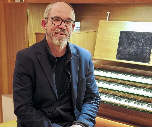 Organist Michael Schütz sorgte für kleine Überraschungen in der Mauritiuskirche.