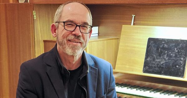 Organist Michael Schütz sorgte für kleine Überraschungen in der Mauritiuskirche.