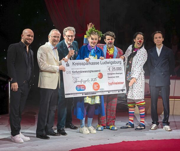 Spendenscheck: Fünf Stiftungen kommen insgesamt fast 166.000 Euro zugute.