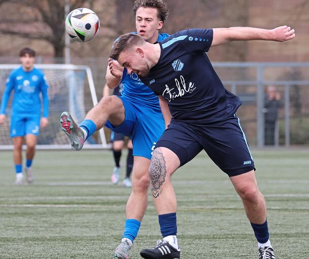 Bietigheim und Jan Sonntag (links) unterliegen Robin Kapps Merklingern mit 0:2.