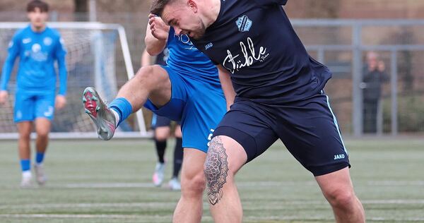 Bietigheim und Jan Sonntag (links) unterliegen Robin Kapps Merklingern mit 0:2.