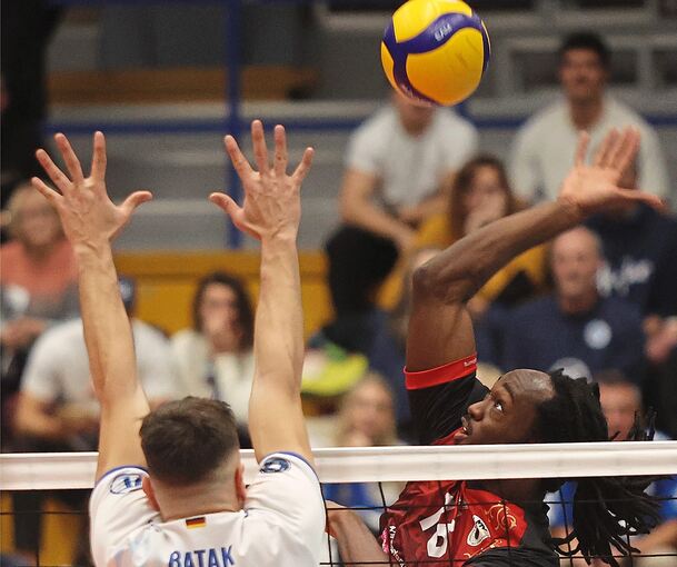 Nyherowo Omene (rechts).