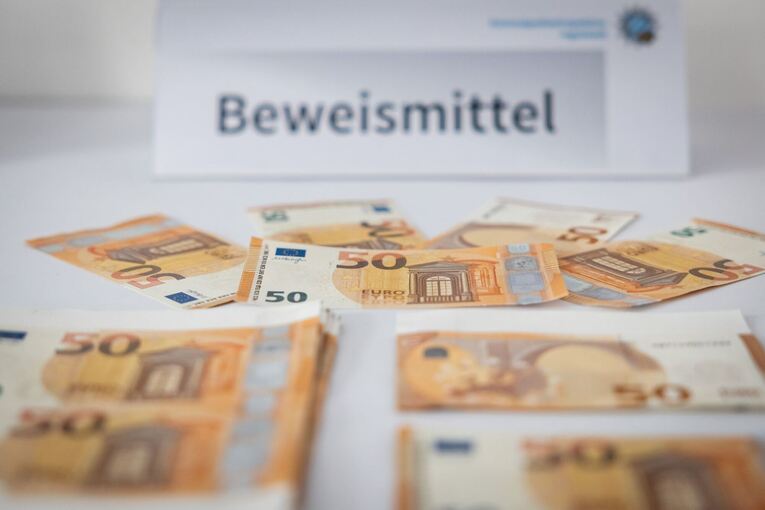 Pressekonferenz zu Geldfälscherei Pressekonferenz zu Geldfälscherei
