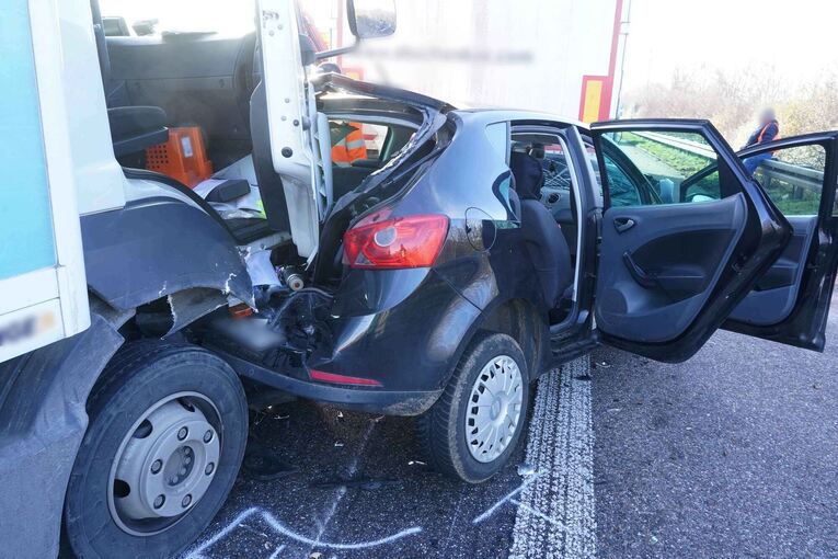 A81 nach Unfall mit mehreren Fahrzeugen gesperrt A81 nach Unfall mit mehreren Fahrzeugen gesperrt